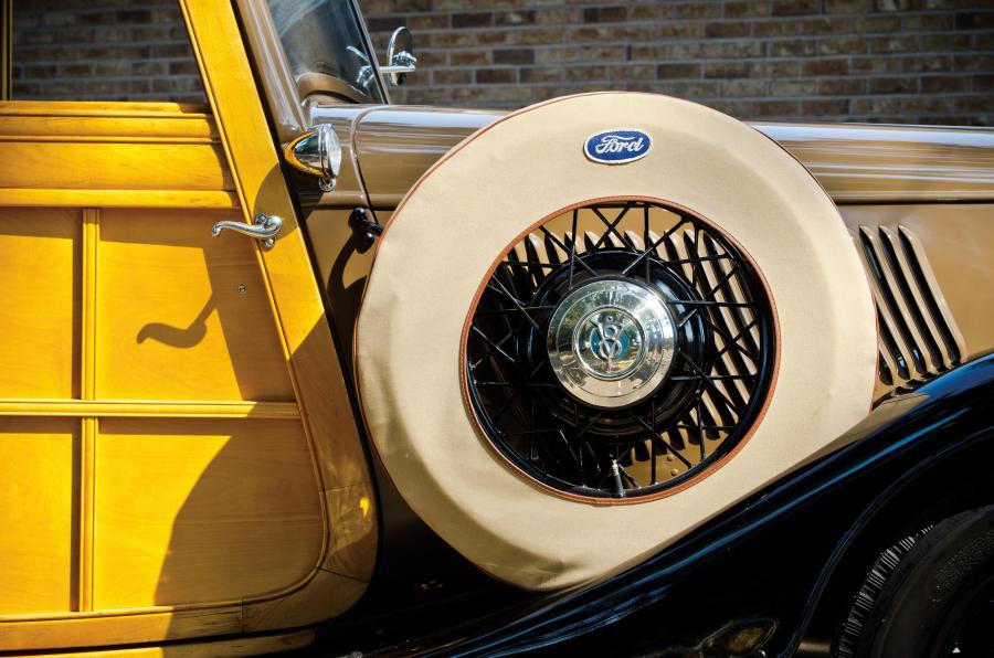  Ford V8 DeLuxe Station Wagon 1933 года  (фото 19 из 47)